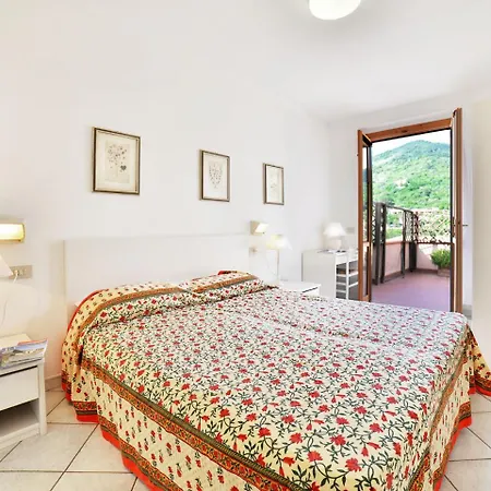 Locazione Turistica Altaluna.8 * Nisporto